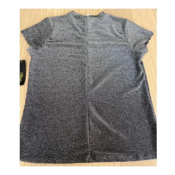 🆕Cut Out High Neck Form Glitter Top 3X🆕 - Picture 4 of 7